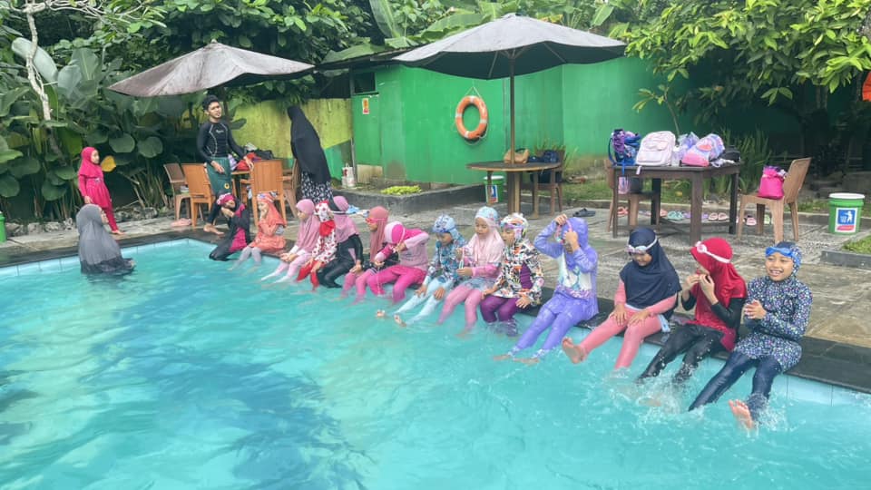 Serunya Belajar Berenang dan Keislaman di Kelas 2 Al Qadr