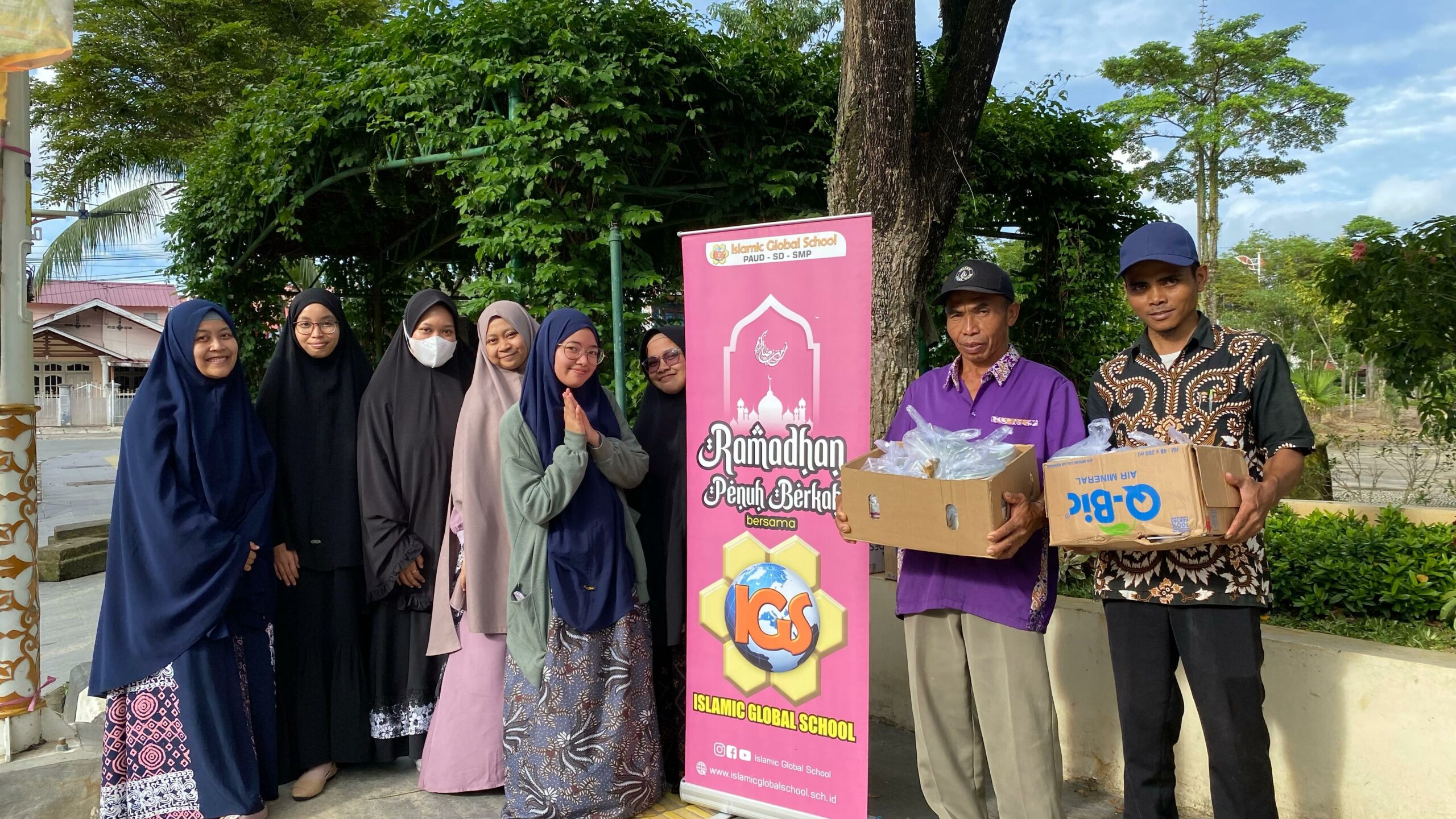 IGS Community Care Day 11: Berbagi Takjil di Taman 3 Generasi, Lancar dan Penuh Keberkahan